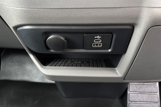 VOLKSWAGEN e-Transporter Photo 23