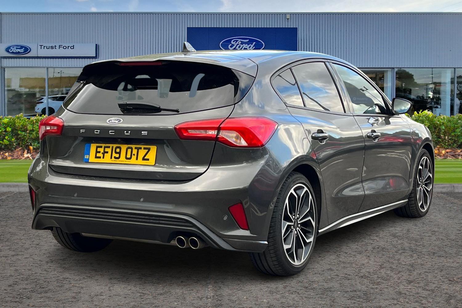 Ford Focus Photo 3