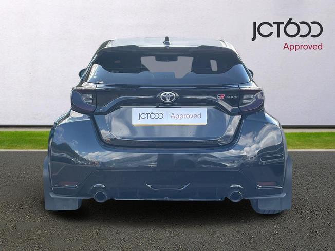 TOYOTA Yaris Photo 7