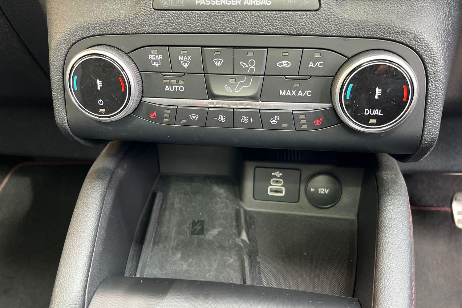 Ford KUGA Photo 24