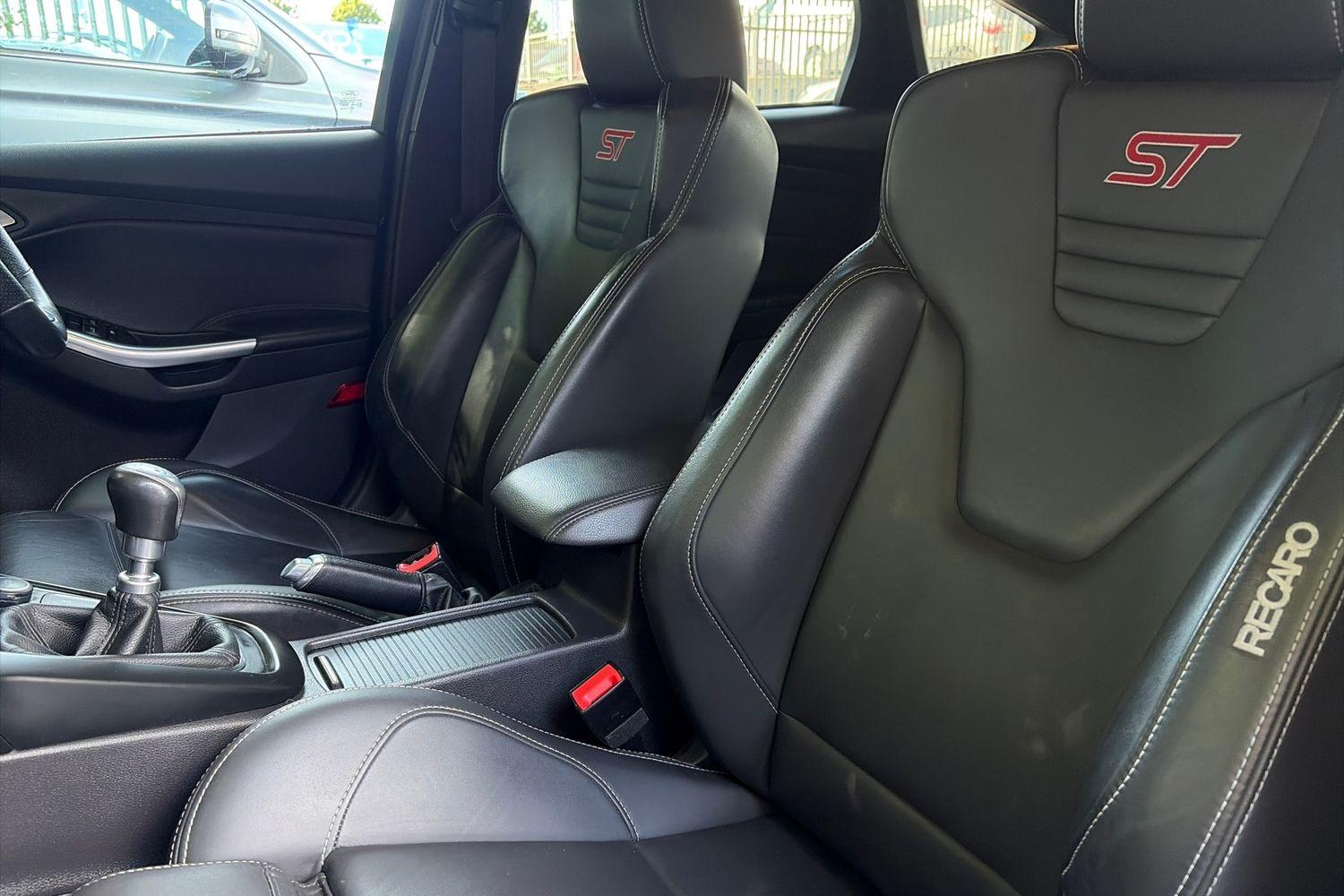 Ford Focus Photo 18