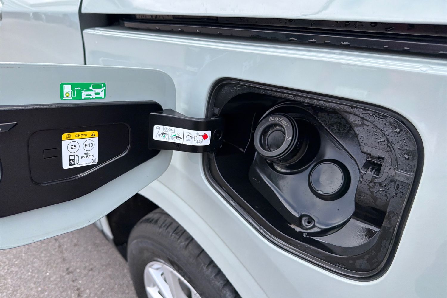 Ford TRANSIT COURIER Photo 7