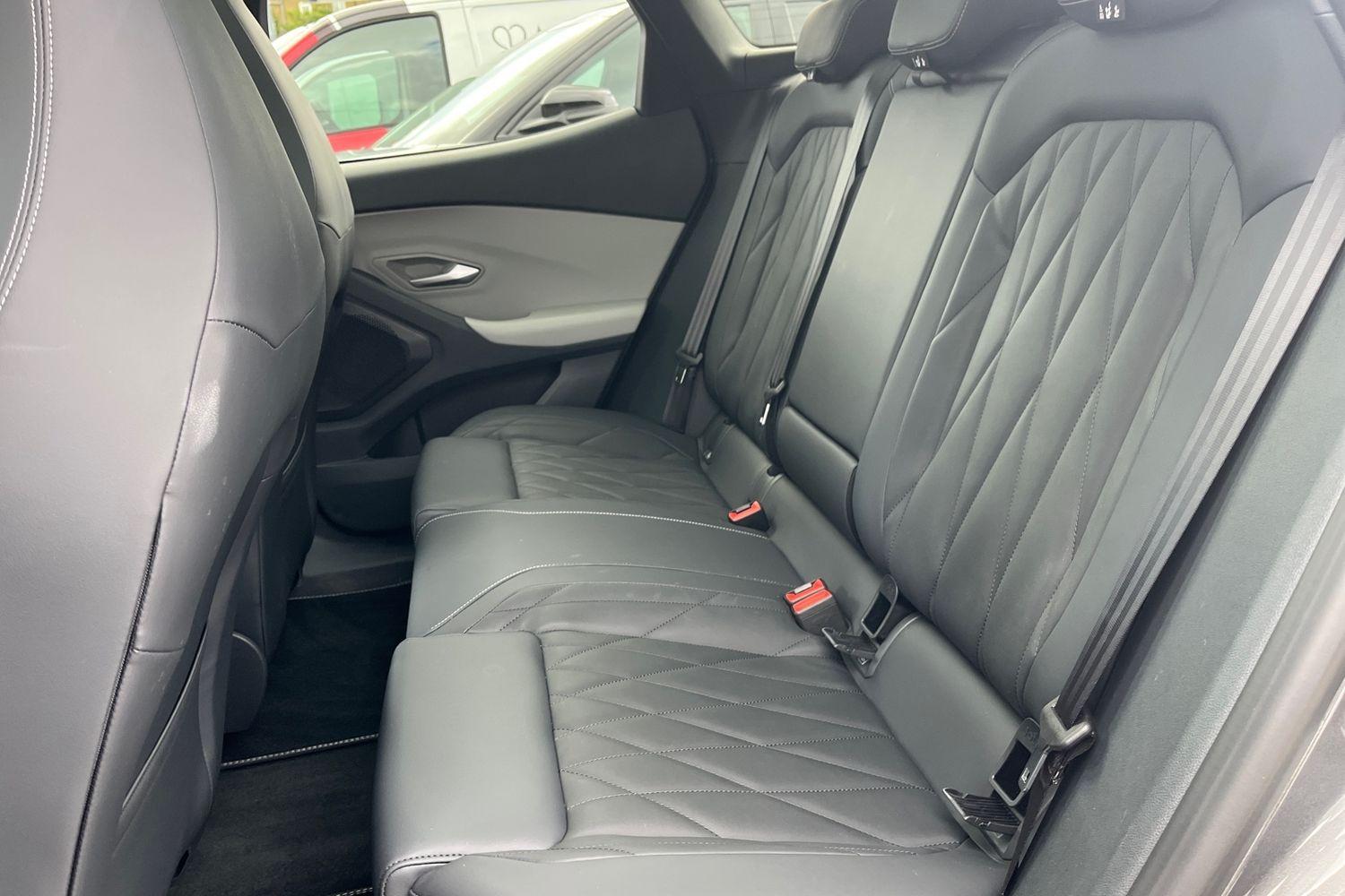 Ford Explorer Photo 19