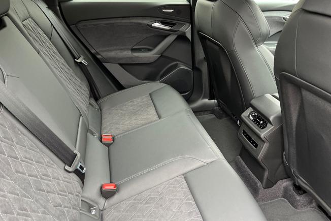 Audi  Q6 SUV Photo 46