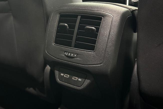 VOLKSWAGEN T-Roc Photo 29