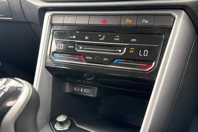 VOLKSWAGEN T-Roc Photo 25