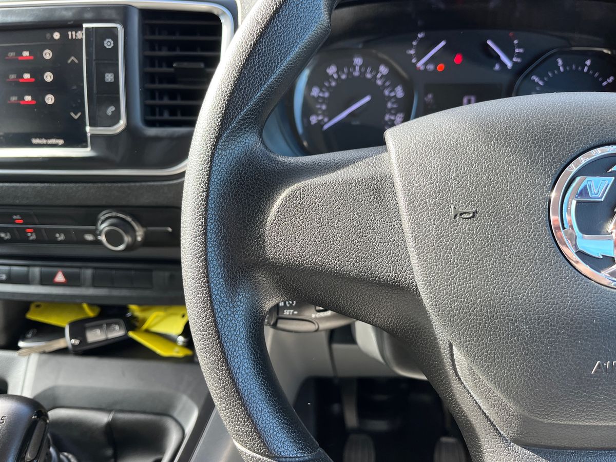 Vauxhall Vivaro Photo 14