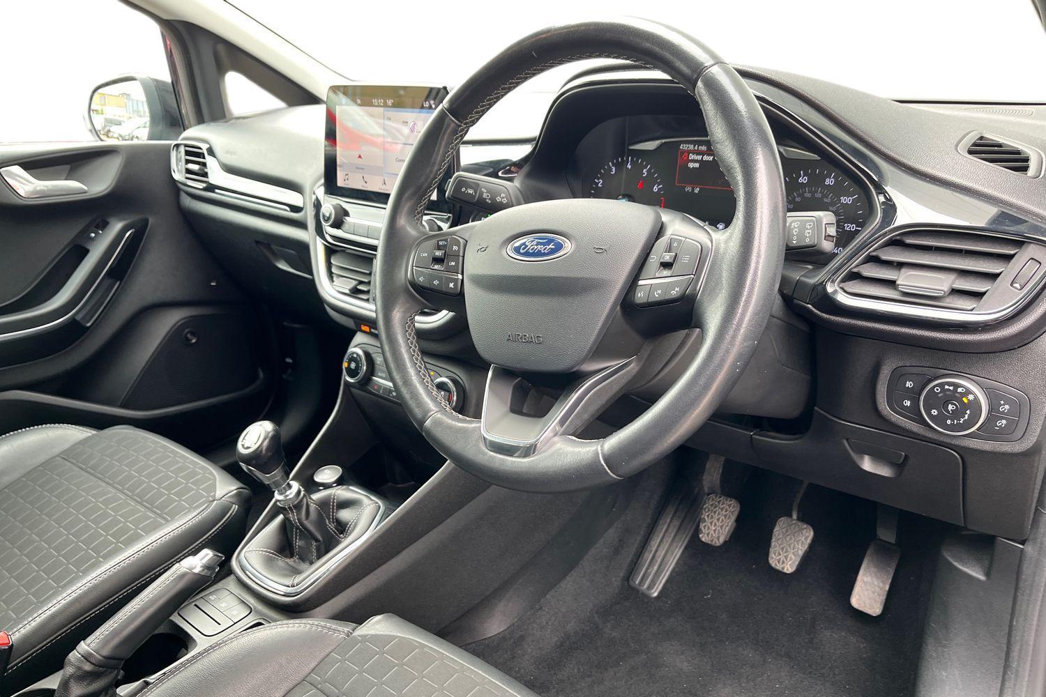 Ford FIESTA Photo 8