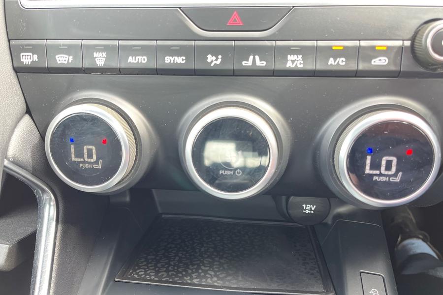 Jaguar E-PACE Photo autoimg-c334e9dd3d69d803ac98a1f946fa50b8c91f4891.jpg