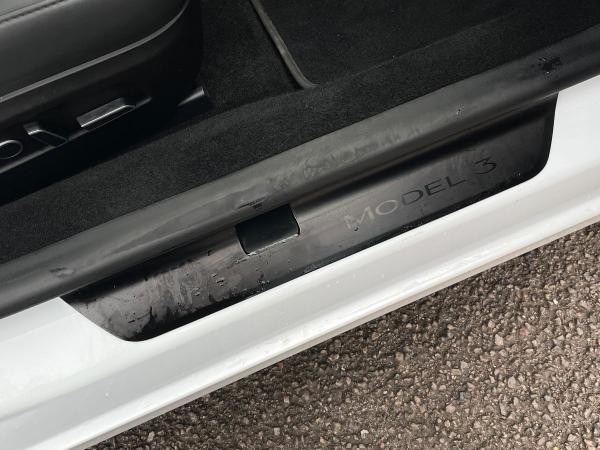 TESLA Model 3 Photo autoimg-c33de35ad93cf11be24ef841c37749b30f85293f.jpg