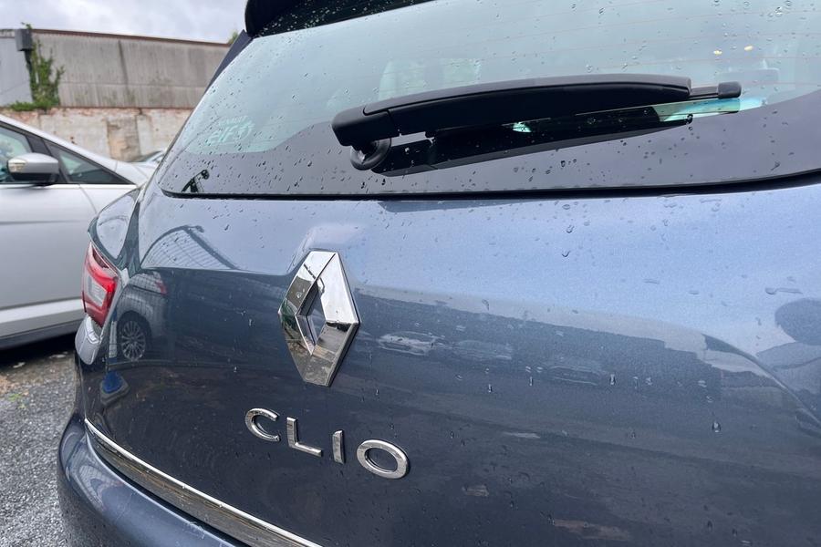 Renault CLIO Photo autoimg-c33fd4d85d6c90cba6dbaeecd4441fdcd2d0621b.jpg