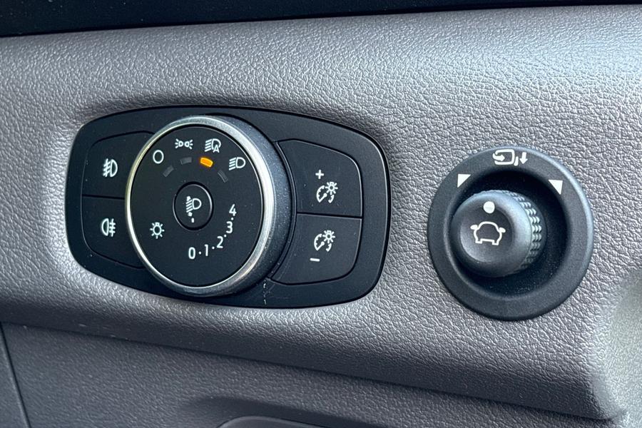 Ford Transit Photo autoimg-c34c57c3b9c9a1d45adbe179aad63851f7df55bf.jpg