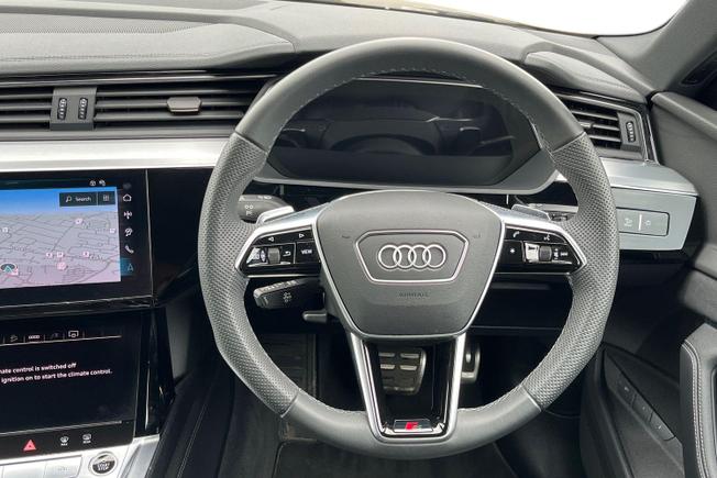 AUDI Q8 E-Tron Photo 11