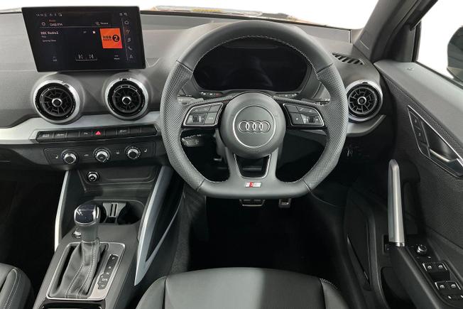 AUDI Q2 Photo 11