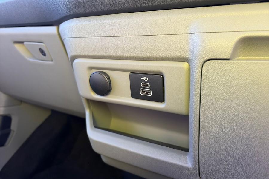 Ford TRANSIT CUSTOM Photo autoimg-c35056a5beb4f0b3b3d746a21e90f797aacc5289.jpg