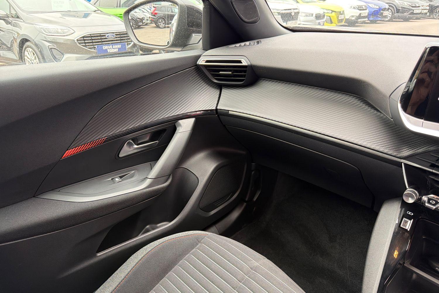 Peugeot E-2008 Photo 31