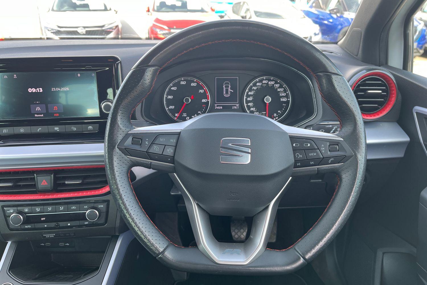 SEAT ARONA Photo 11