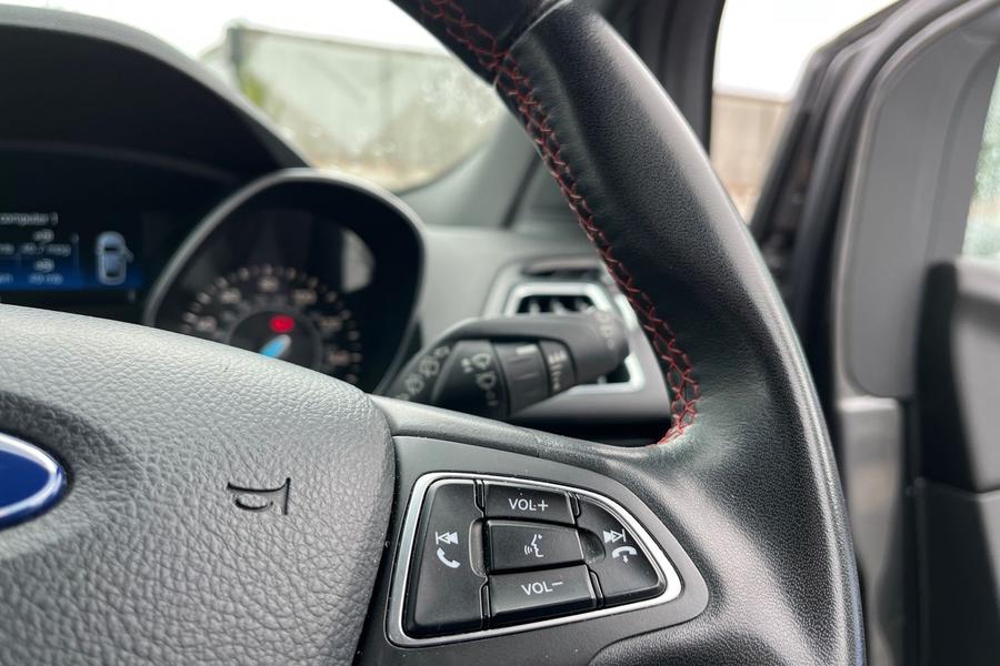 Ford KUGA Photo autoimg-c35d50526645f96c14e73ddf1d1fa38fca17d1b4.jpg