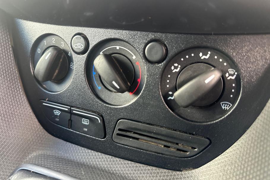 Used Ford Transit Connect MT18LNJ 17