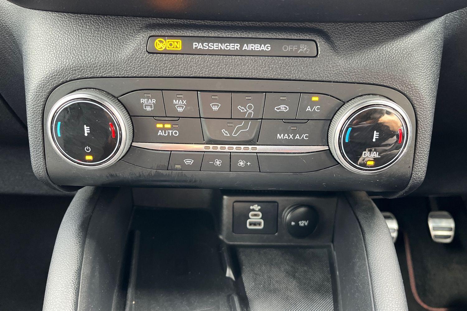 Ford KUGA Photo 26