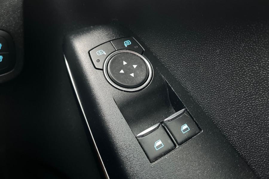 Ford FIESTA Photo autoimg-c3651093d8566fb3636ab22d748efd0713d13f7f.jpg