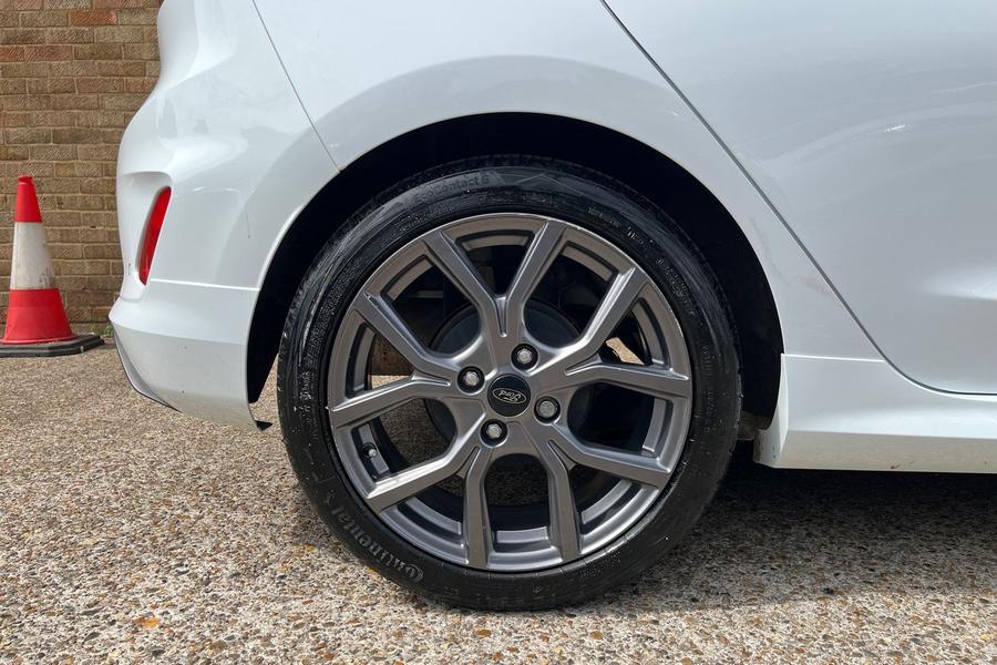 Ford FIESTA Photo autoimg-c368185d389183f29800335205cf1045d4853a88.jpg