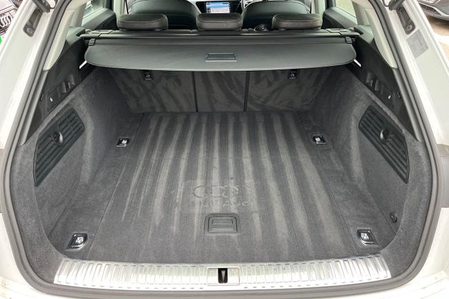 AUDI Q8 E-Tron Photo 12