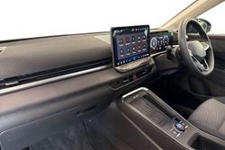 Volkswagen T-Roc Photo 2