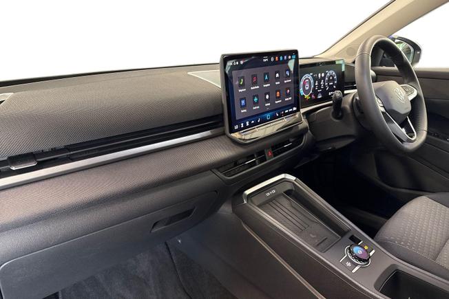 Volkswagen T-Roc Photo 2