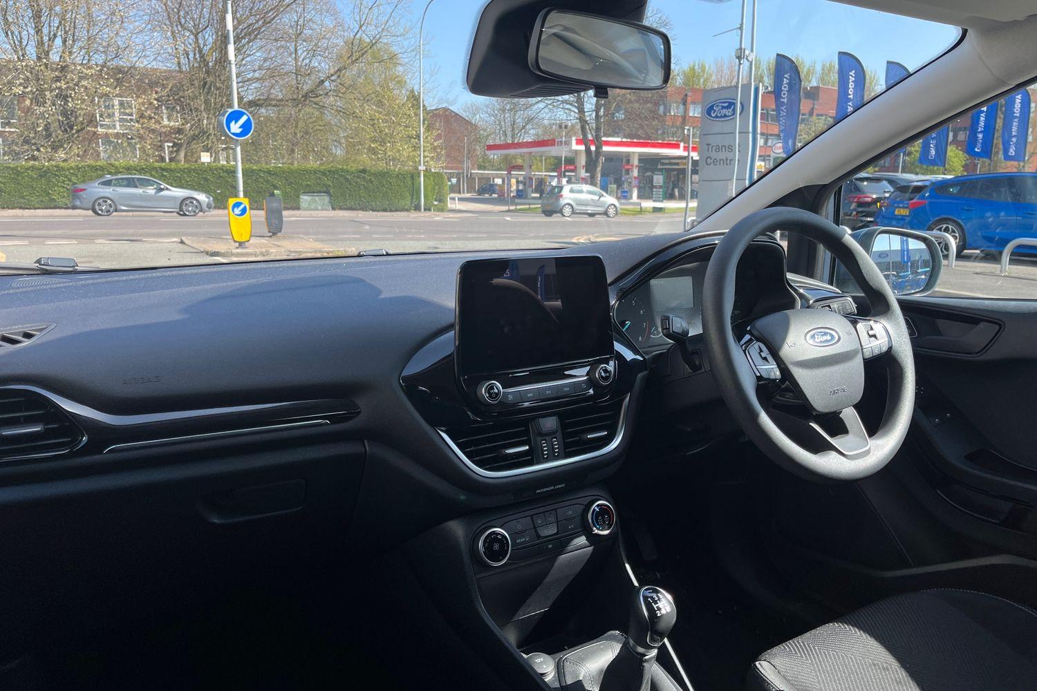 Ford FIESTA Photo 17