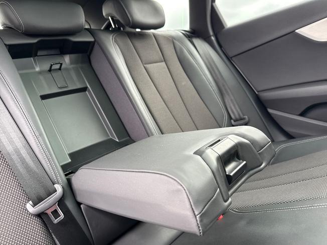 Audi A4 Photo 26