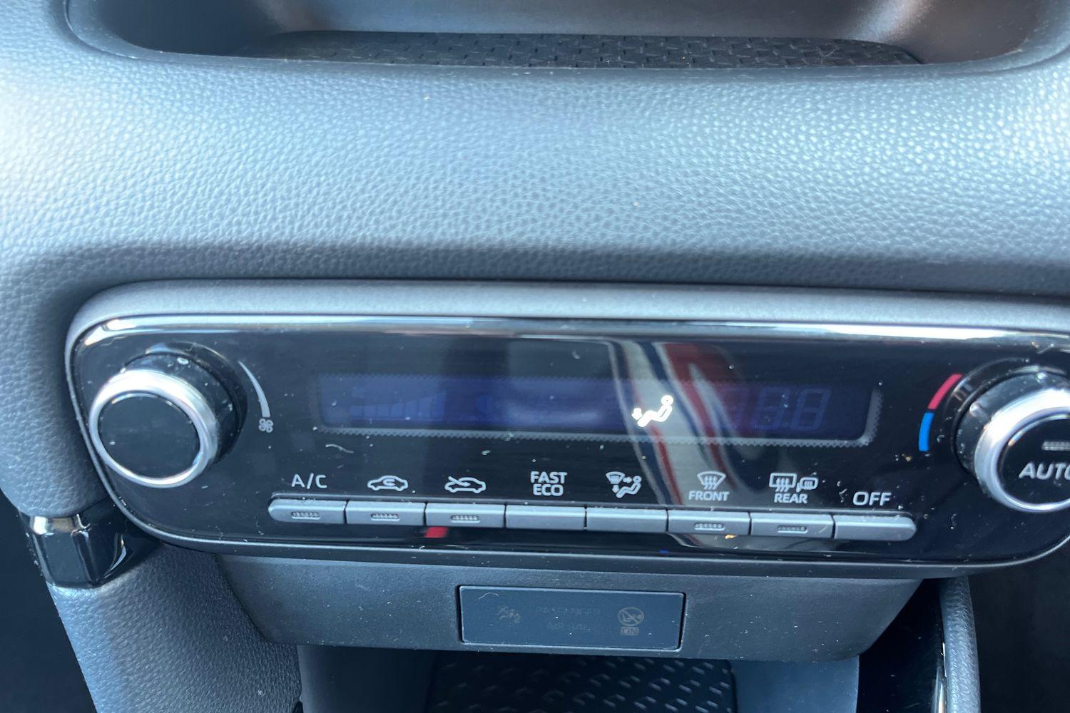 Toyota YARIS Photo 22