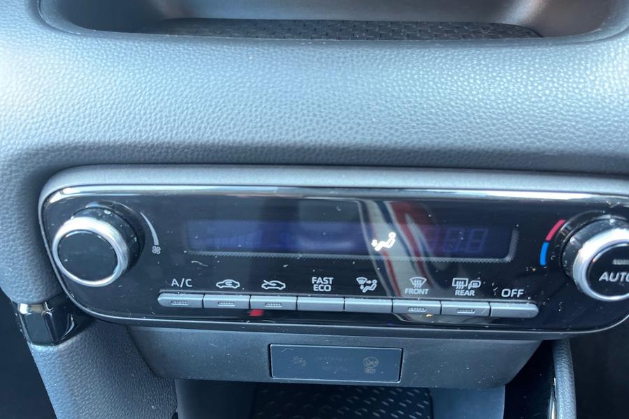 Toyota YARIS Photo autoimg-c37bb63907531e8e001c3d279179dbeb87c98098.jpg