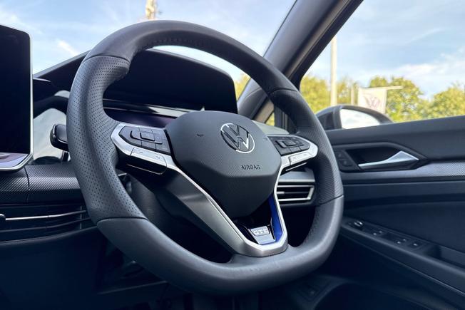 Volkswagen Golf Photo 26
