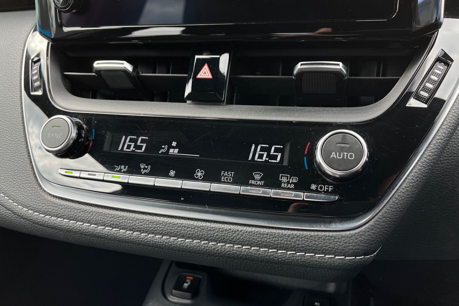 Suzuki Swace Photo 27