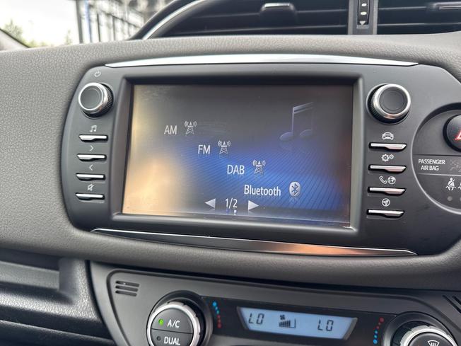 TOYOTA Yaris Photo 33