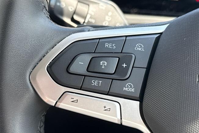 VOLKSWAGEN Tiguan Photo 16