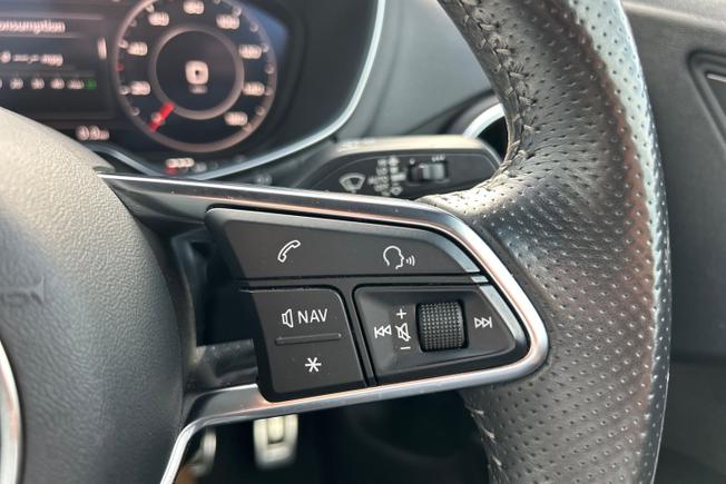 AUDI TT Photo 17