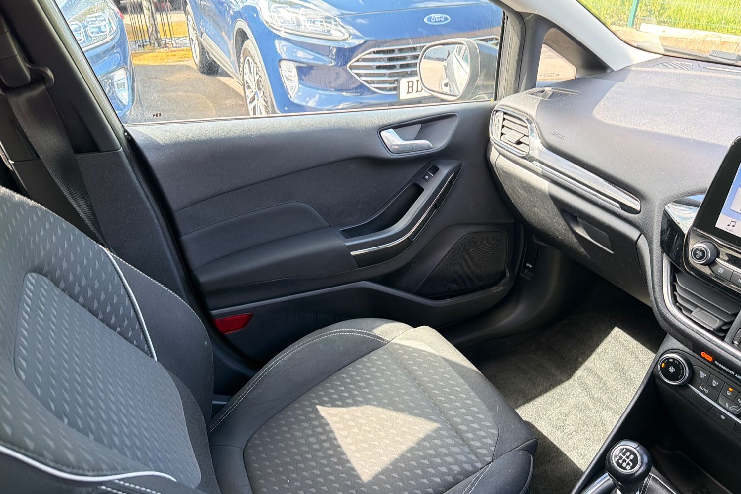 Ford FIESTA Photo 37