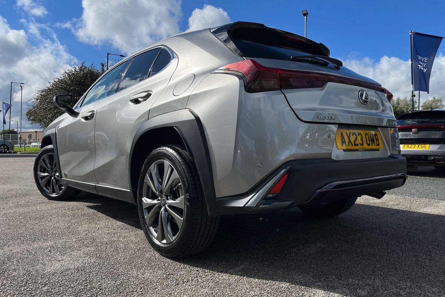 Lexus UX Photo 37