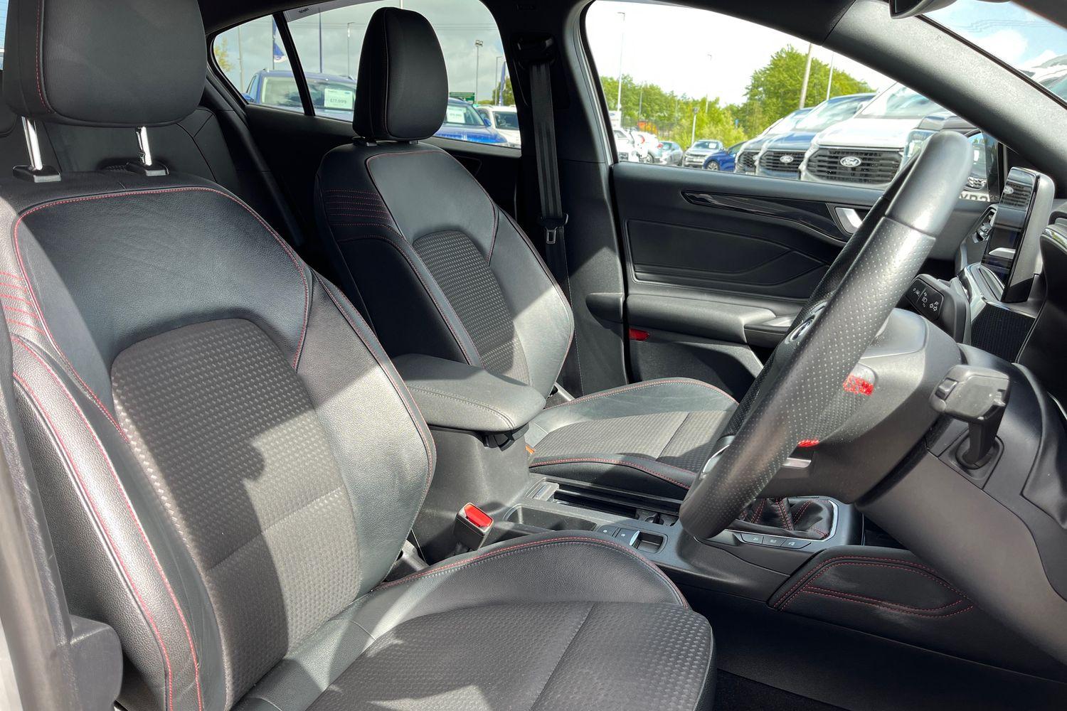 Ford FOCUS Photo 16