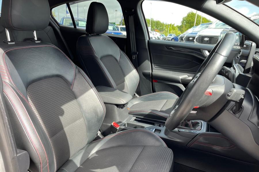 Ford FOCUS Photo autoimg-c3a55a4cf88244d5a63342aca928cb541eea531f.jpg