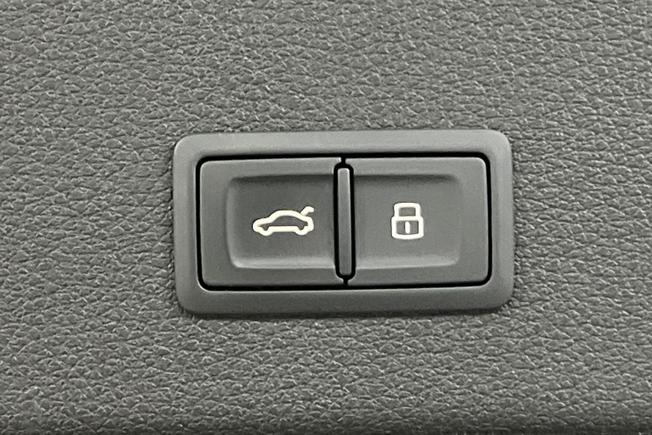 AUDI e-tron Photo 30
