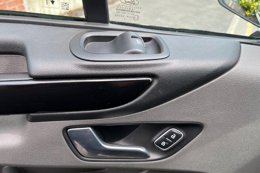 Ford TRANSIT CUSTOM Photo autoimg-c3ab65272f8b1eef957dc3d1327aabbe8ae9f632.jpg