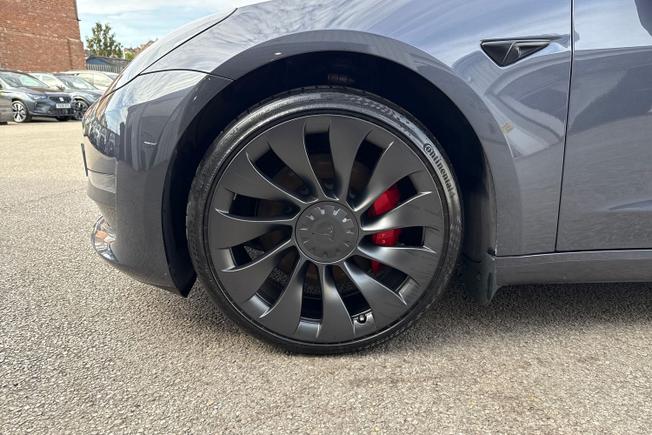 TESLA Model 3 Photo 26