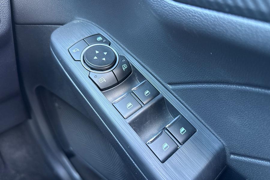 Ford Kuga Photo autoimg-c3b19a3d0d79a8664842577014f5f237642efc59.jpg