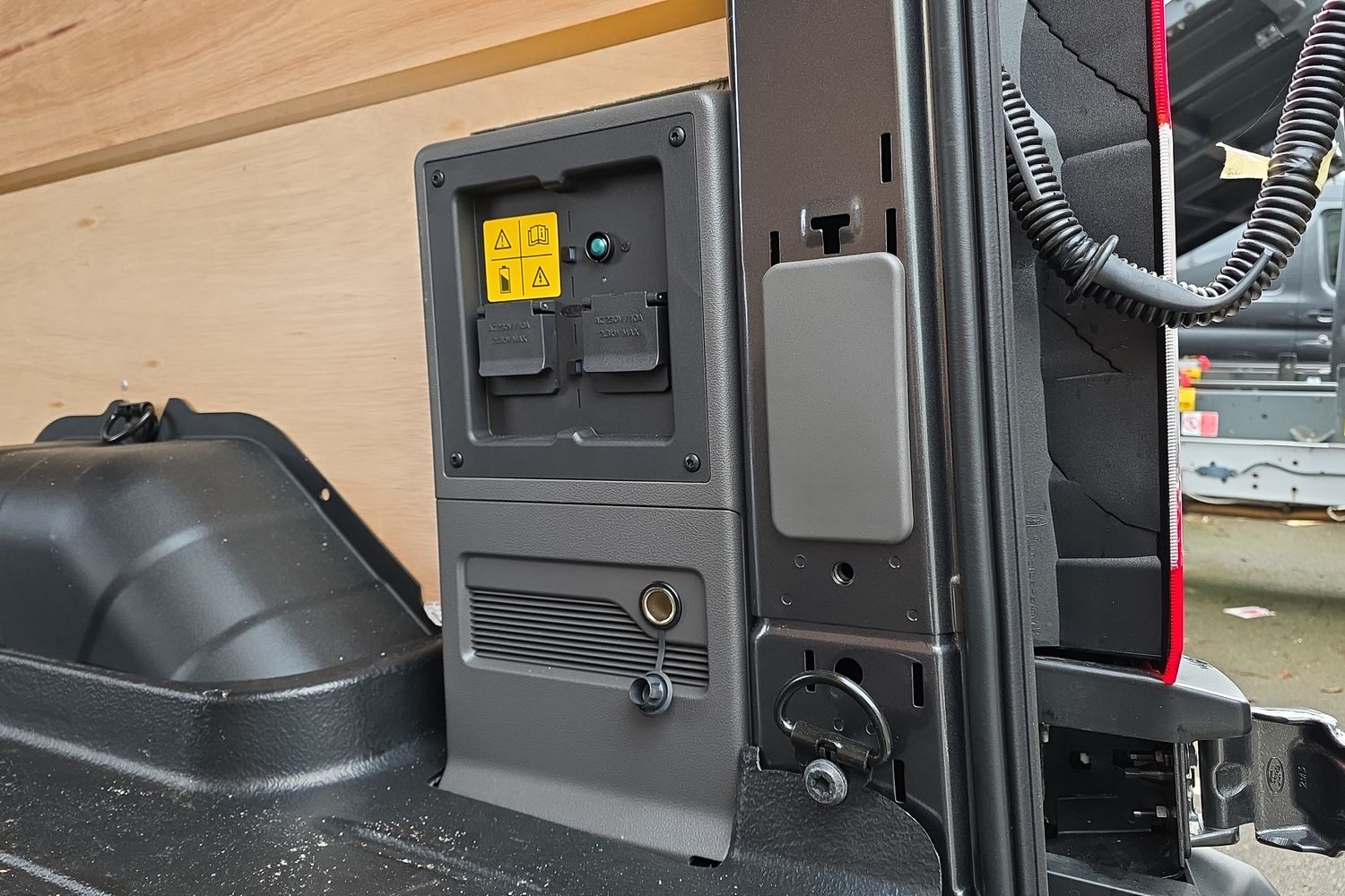 Ford E-TRANSIT Photo 16