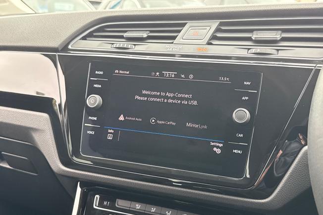 VOLKSWAGEN Touran Photo 28