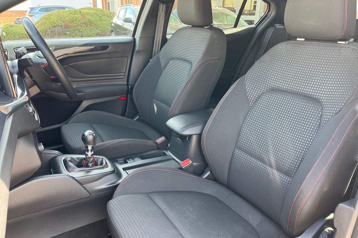 Ford Focus Photo 18