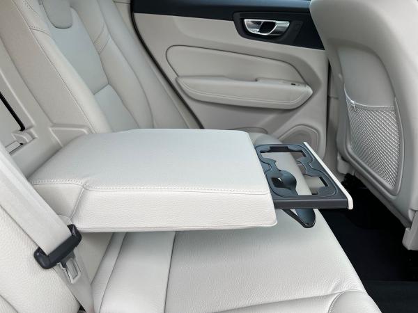 Volvo XC60 Photo autoimg-c3b7e73b302e4cbd03568ca7e3106ea4d07dd885.jpg